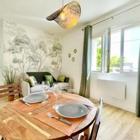 The Wild I Close To Downtown And The Saint-Nazaire (Loire-Atlantique)