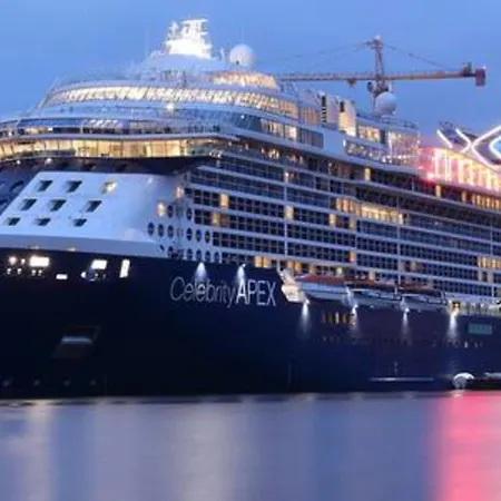 The Wild I Close To Downtown And The * Saint-Nazaire (Loire-Atlantique)