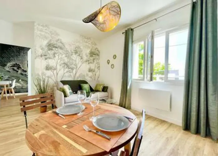 The Wild I Close To Downtown And The Saint-Nazaire (Loire-Atlantique)